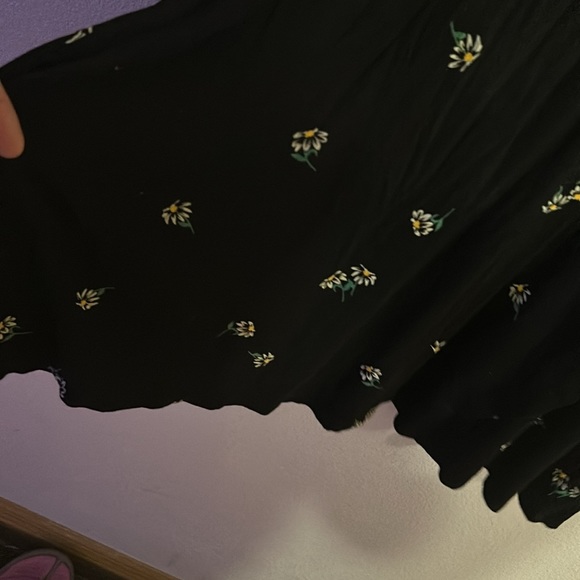 *6 for $25.00* XL Old Navy Wrap Dress - Black with Daisies - EUC - Picture 5 of 5